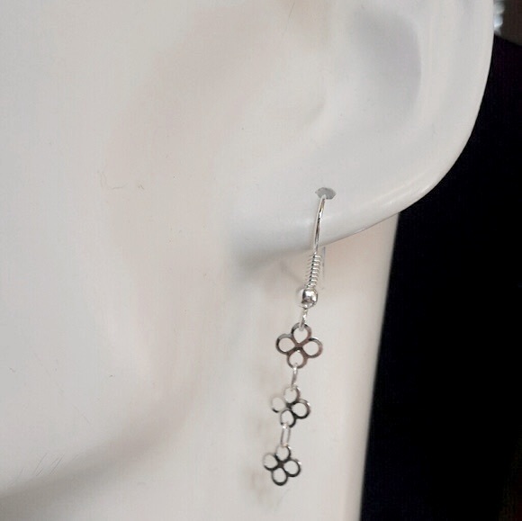 925 Sterling Dangle Earring in silver - Picture 1 of 4